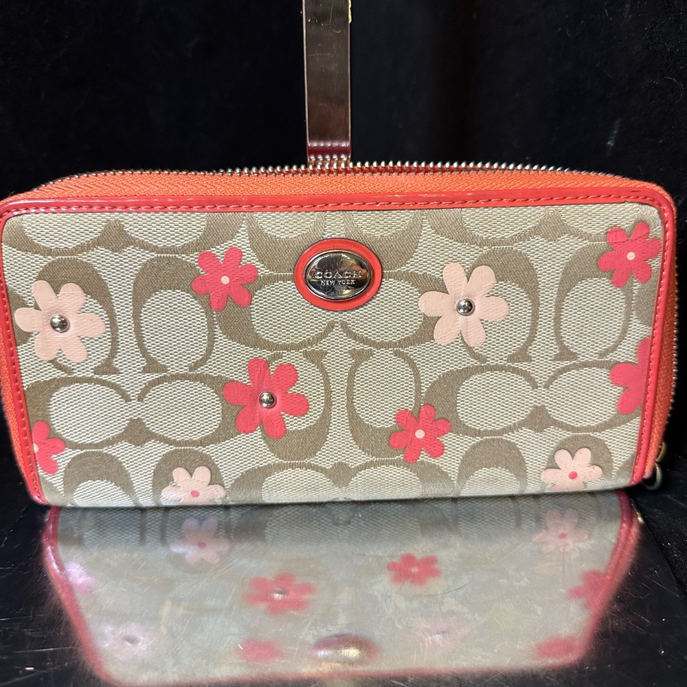 Coach Daisy Floral Zip accordion Wallet in Coral and Khaki - Picture 2 of 12